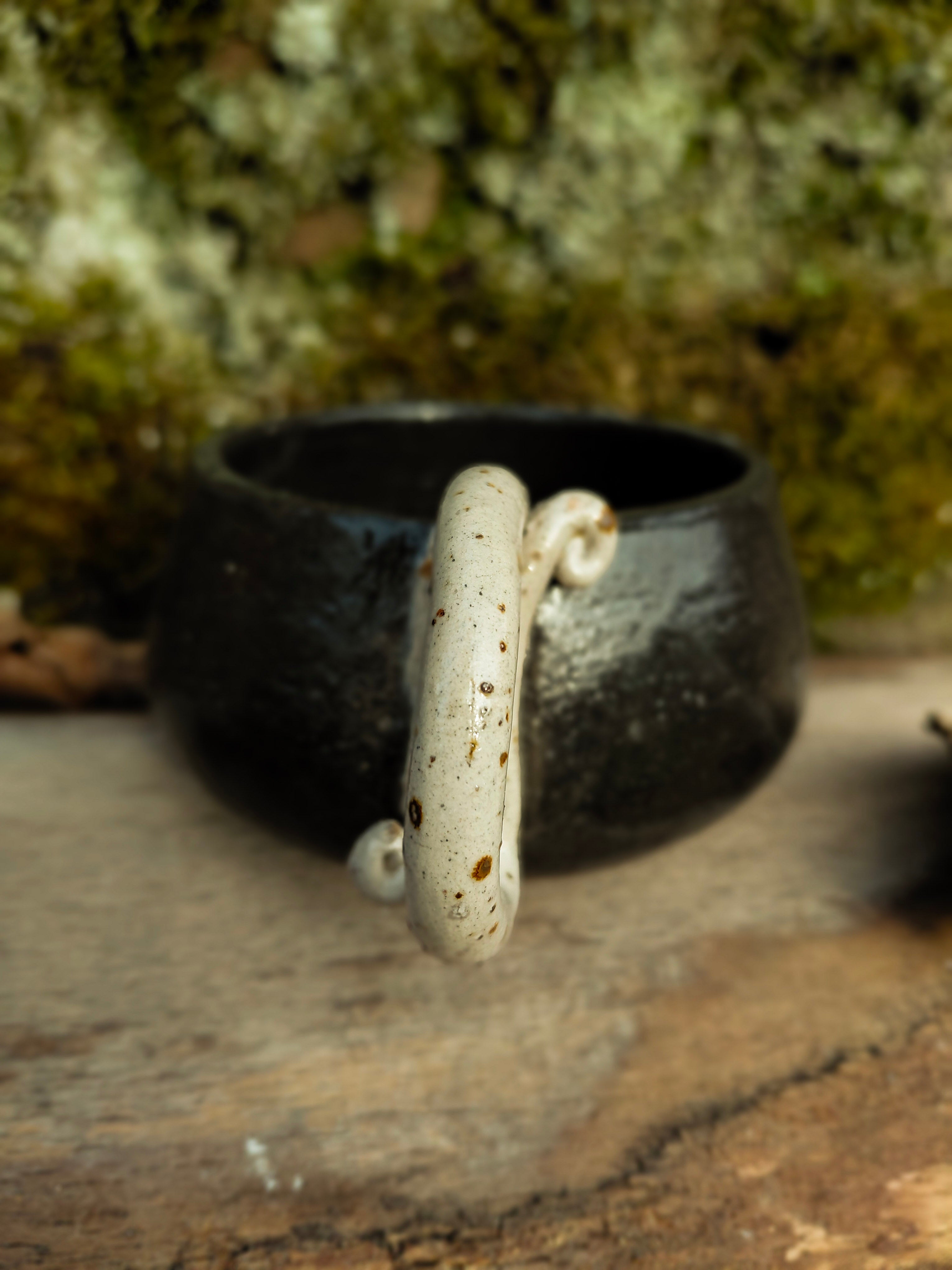 Tasses noires (imparfaites)